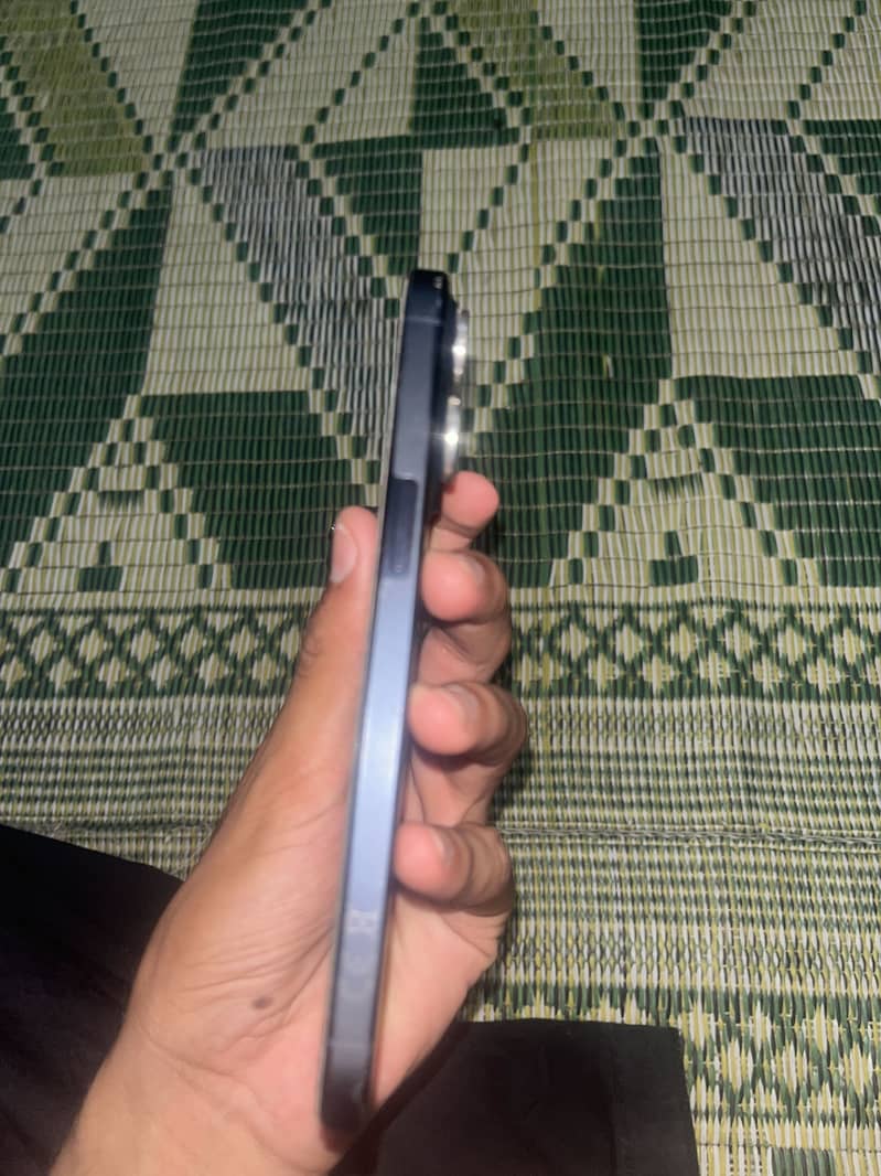 Apple iPhone 15 Pro Max 1