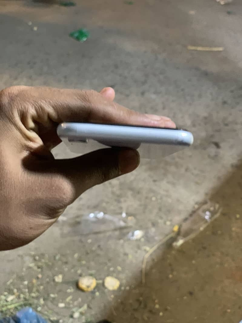 Apple iPhone XR 9