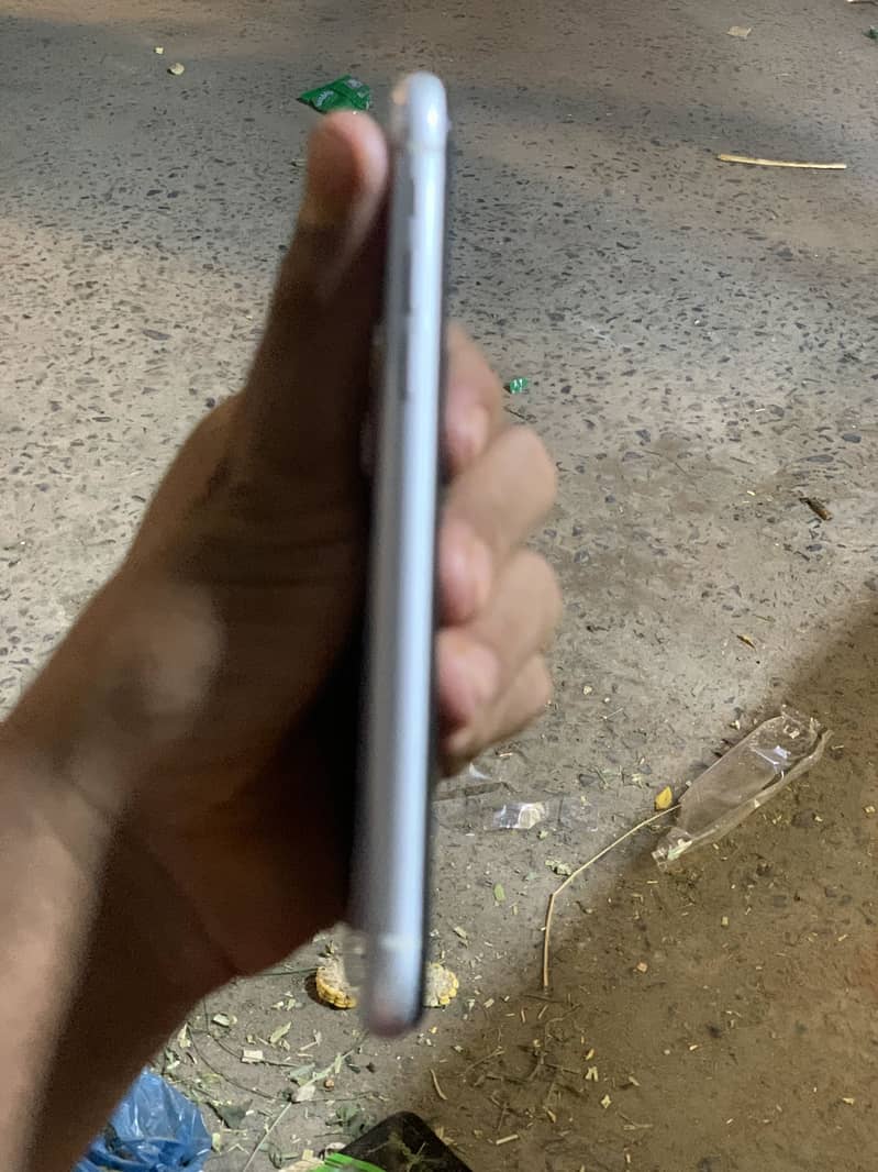 Apple iPhone XR 11