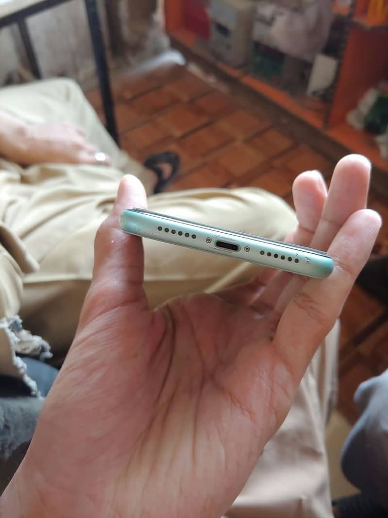Apple iPhone 11 6