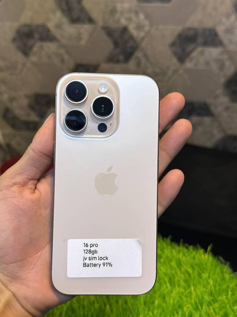 Apple iPhone 16 Pro 3