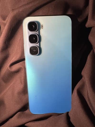 Infinix hot 60 pro 8/128 in official warranty front finger