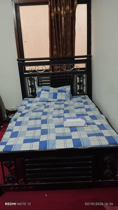 queen size bed  with mattress