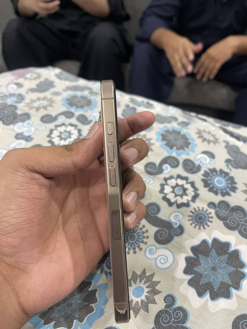 Apple iPhone 16 Pro 10/10 condition 4