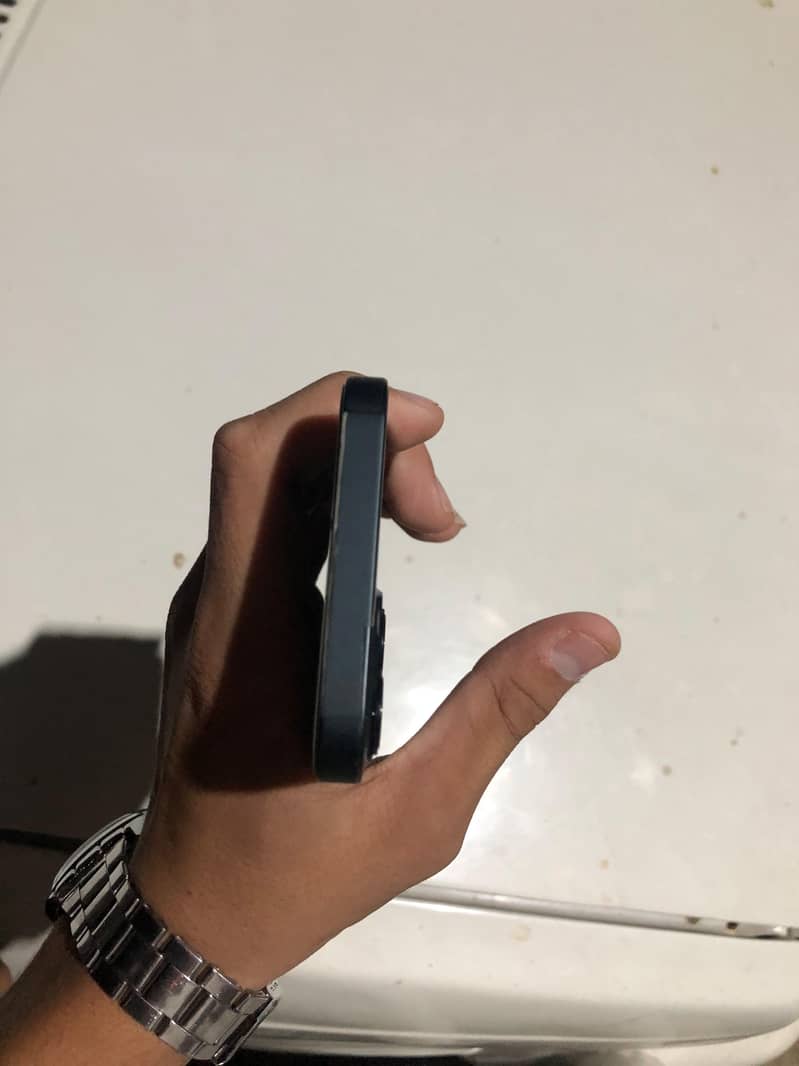 Apple iPhone 13 4
