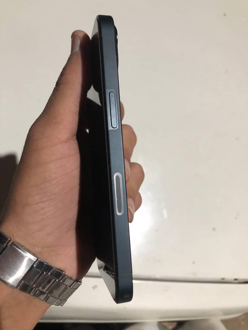 Apple iPhone 13 5