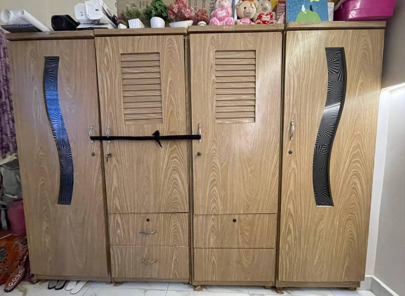 4 door wardrobe 0