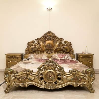 Heavy Carved Antique Style Bed & Dressing Set – Urgent Sale!