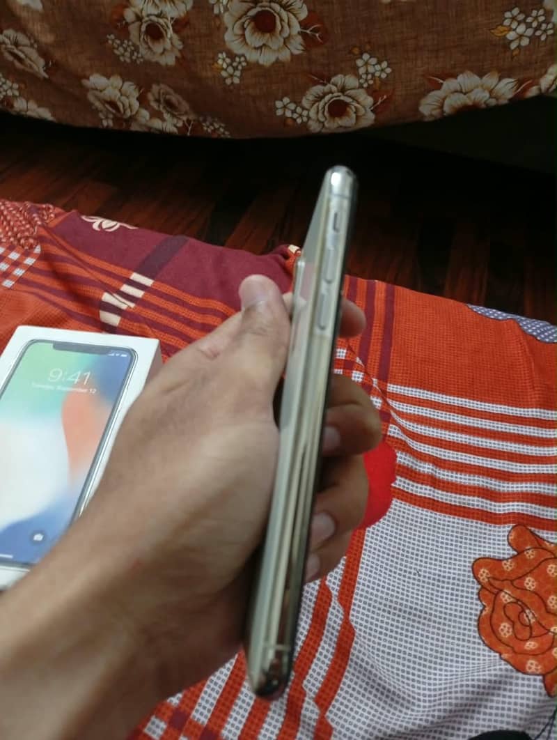 Apple iPhone X 5
