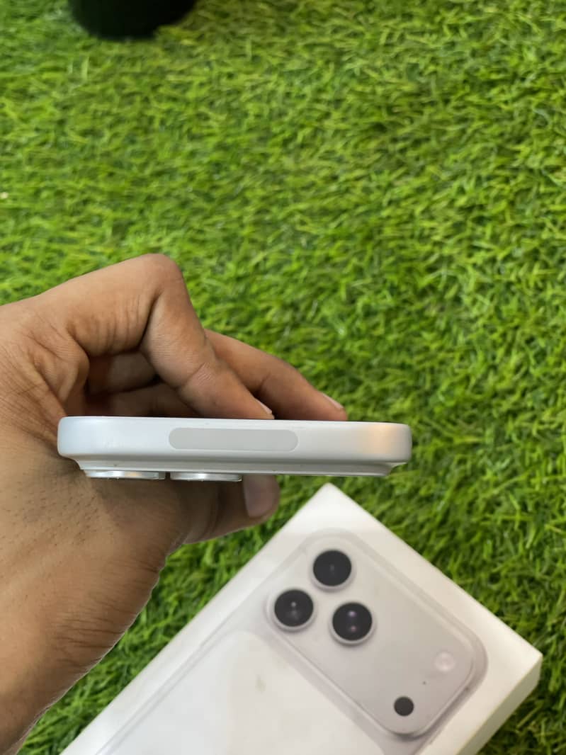 Apple iPhone 17 Pro Max 2