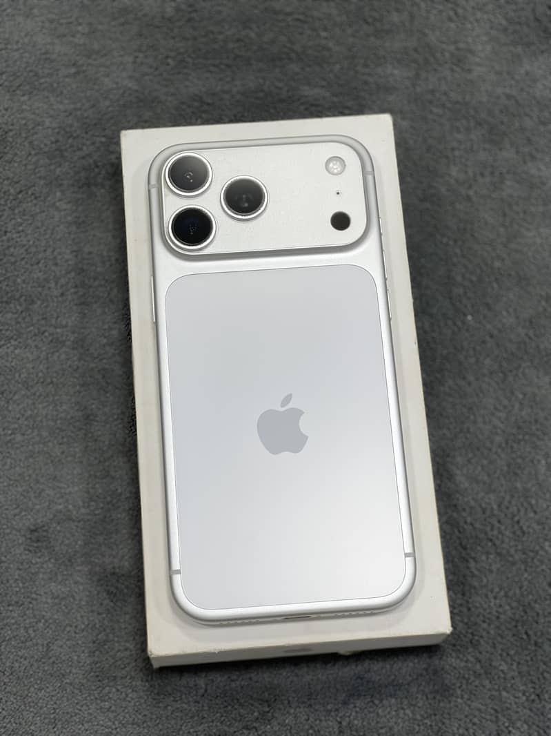 Apple iPhone 17 Pro Max 5