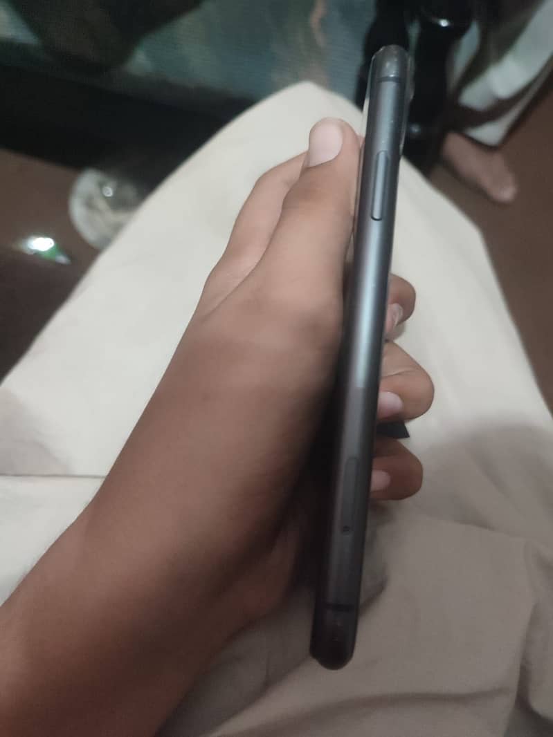 Apple iPhone 11 read description 1