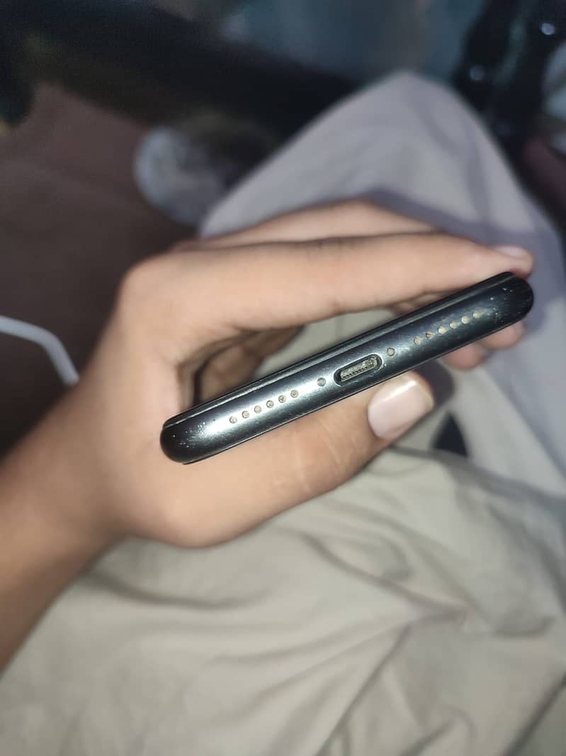 Apple iPhone 11 read description 3