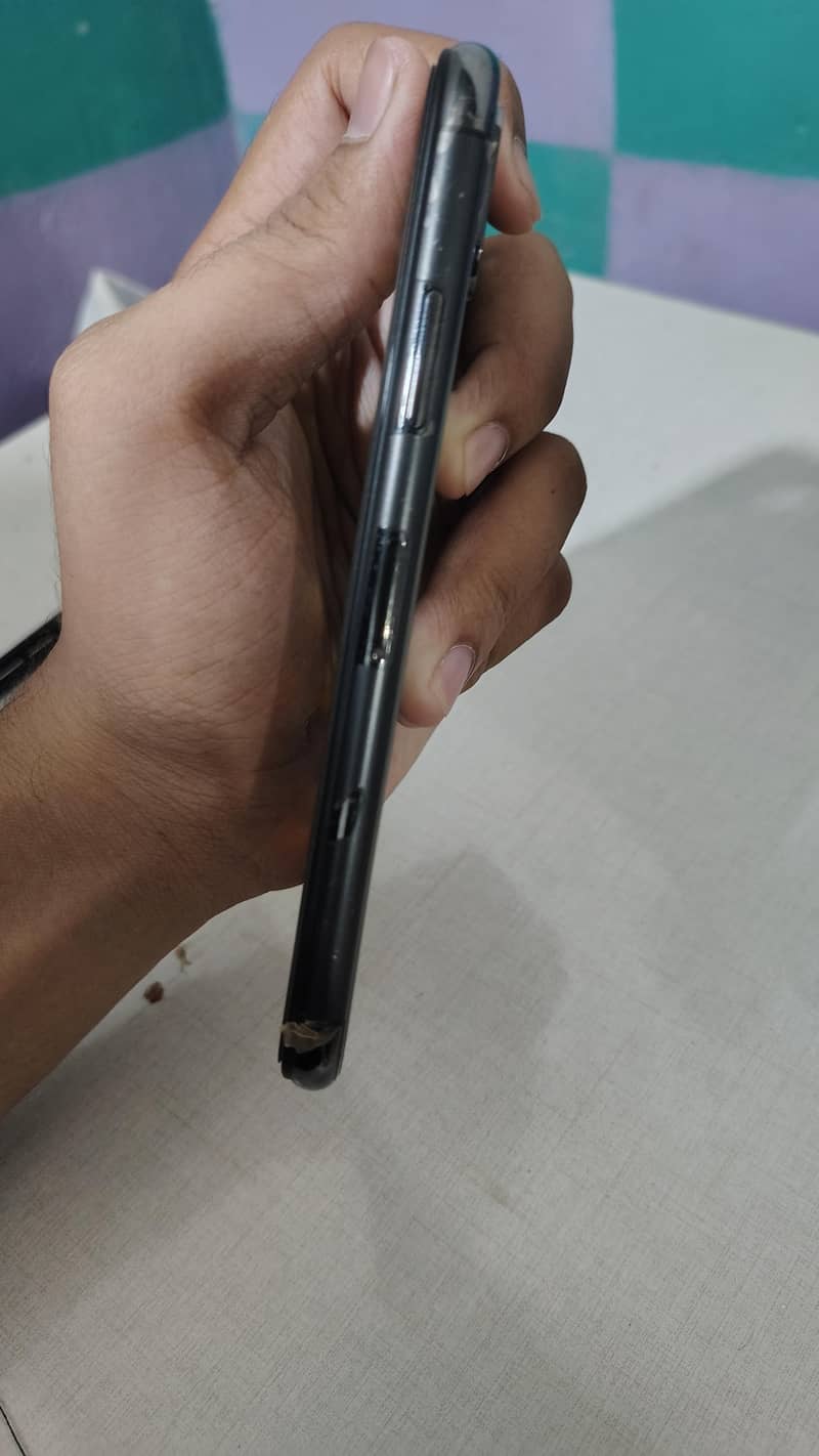 Apple iPhone X 4