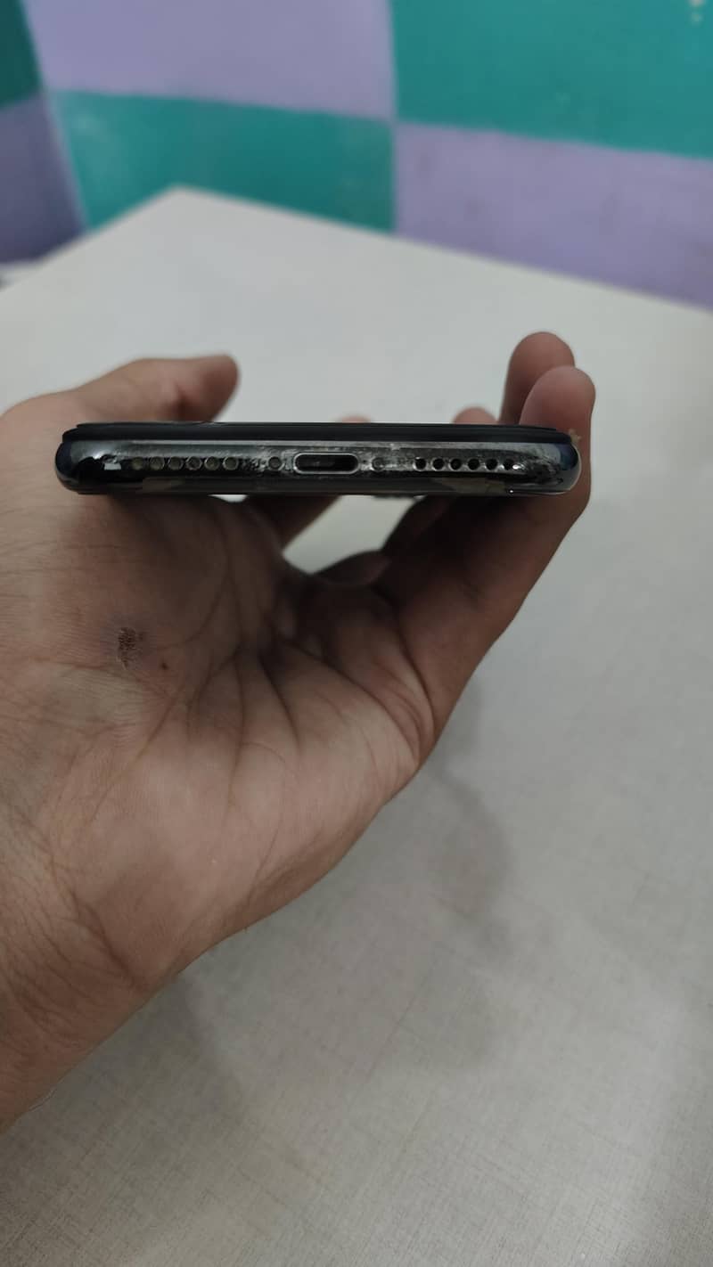 Apple iPhone X 5
