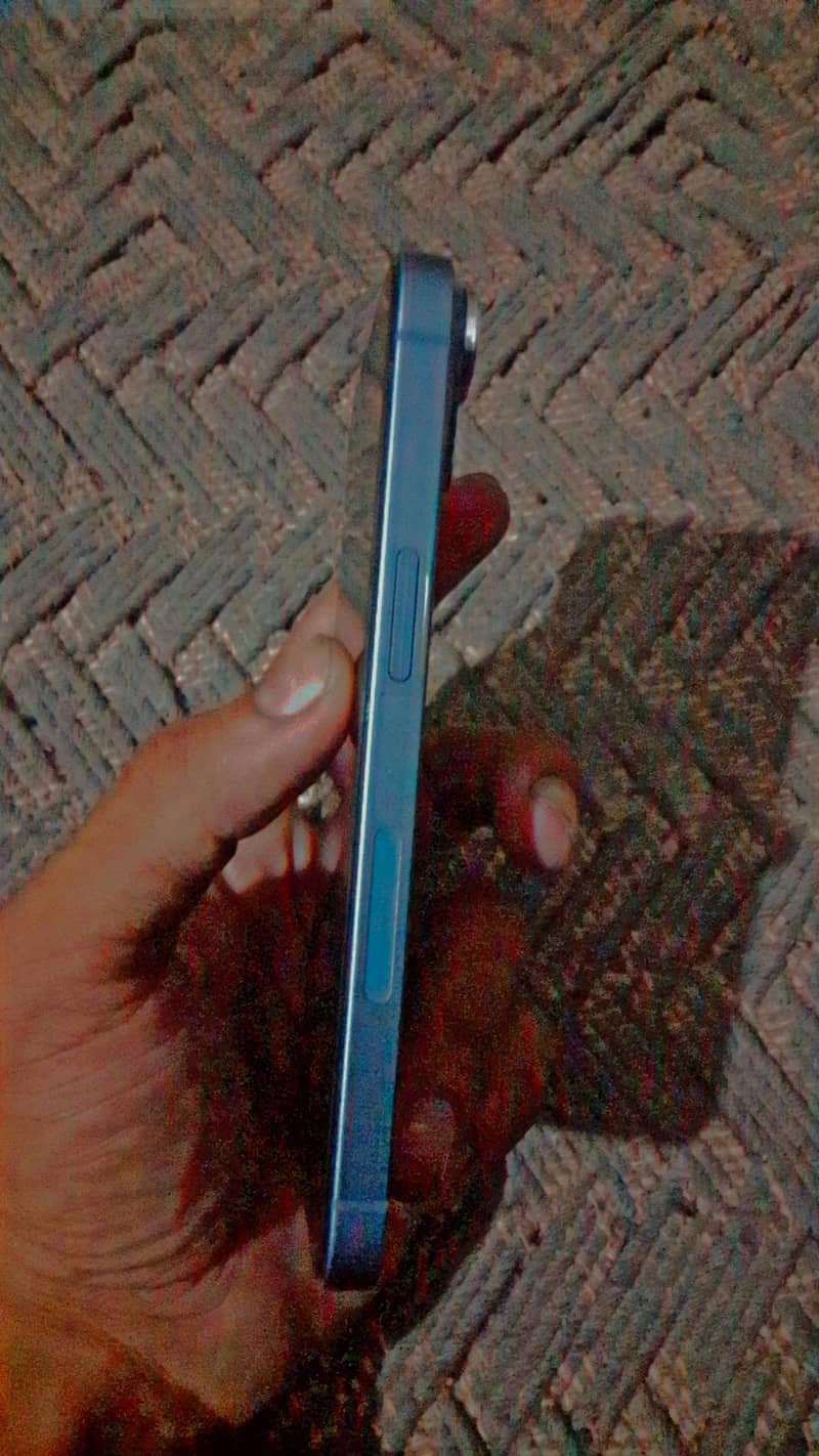 Apple iPhone 14 3