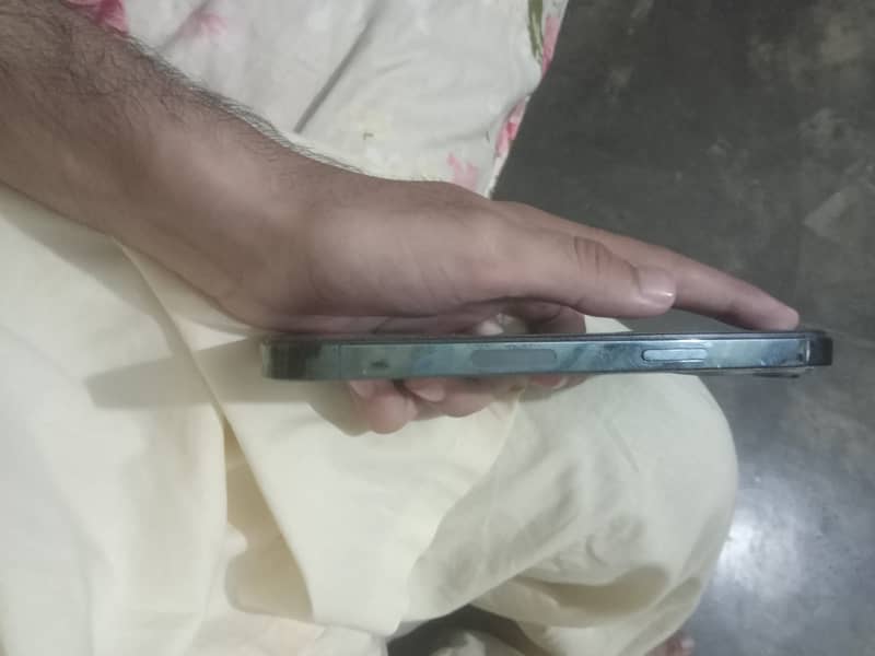 Apple iPhone 13 Pro 2