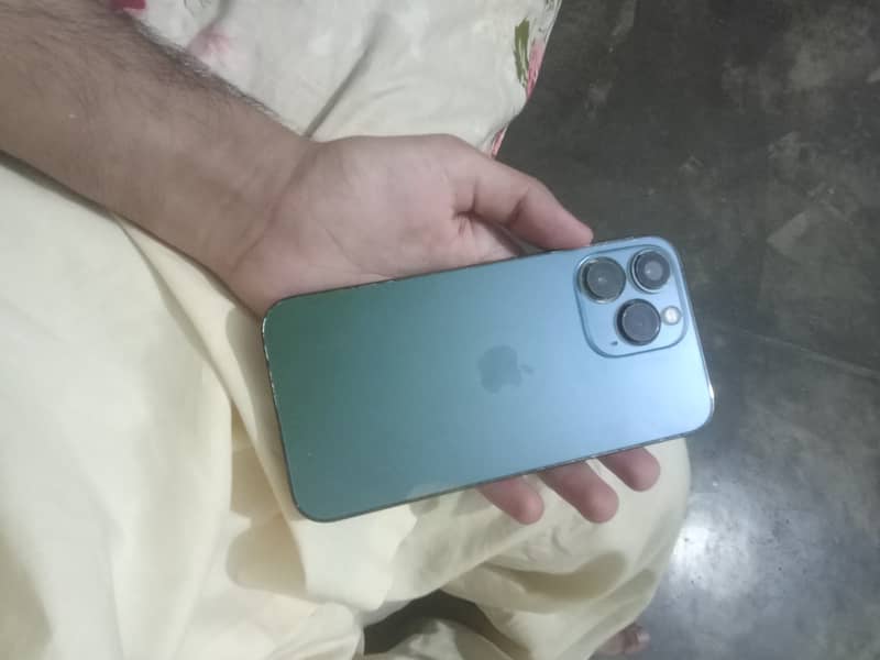 Apple iPhone 13 Pro 3