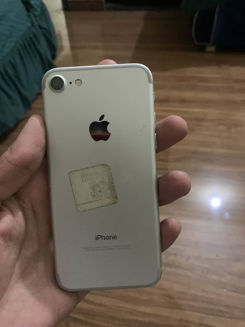 Apple iPhone 7 0