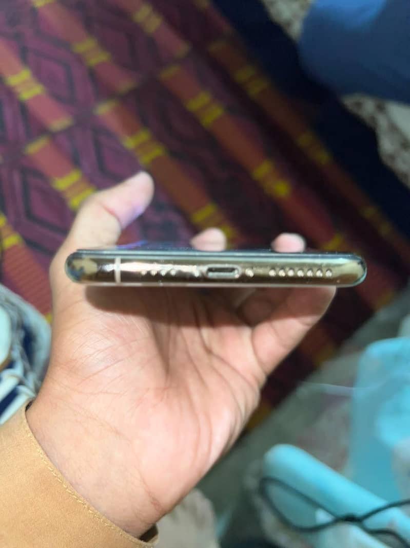 Apple iPhone XS Max 1