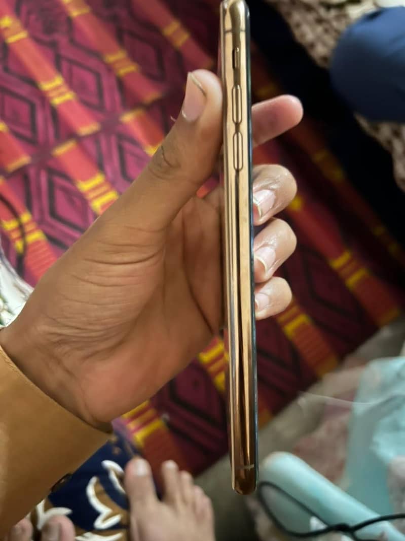 Apple iPhone XS Max 2