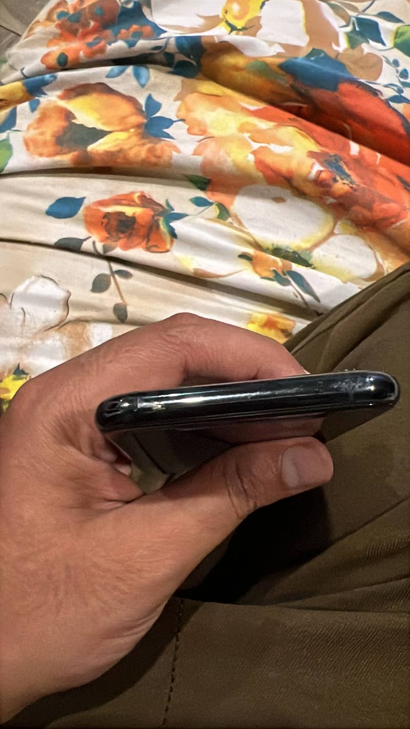 Apple iPhone 11 Pro 3
