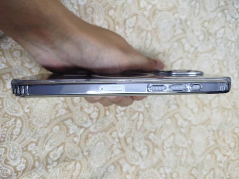 iPhone 15 pro max 4