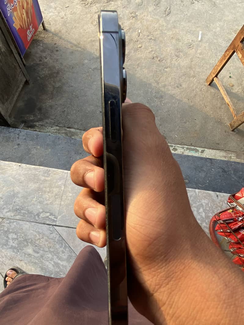 Apple iPhone 13 Pro 2