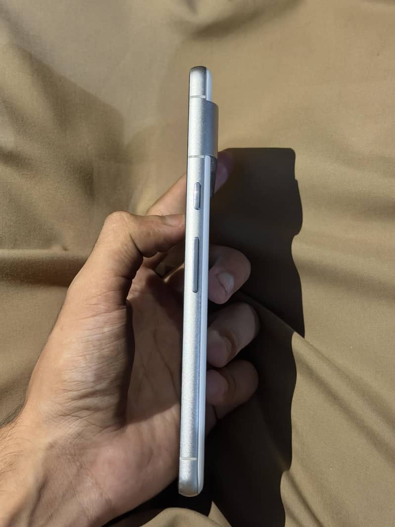 Google Pixel 7 4
