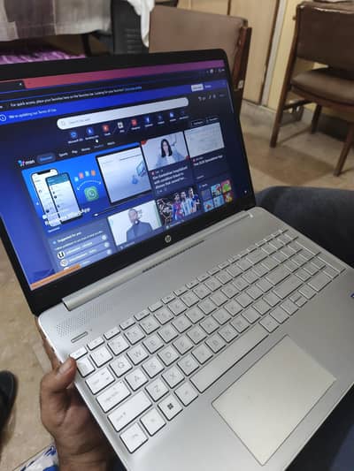 HP 15s - Core i7 11th Gen