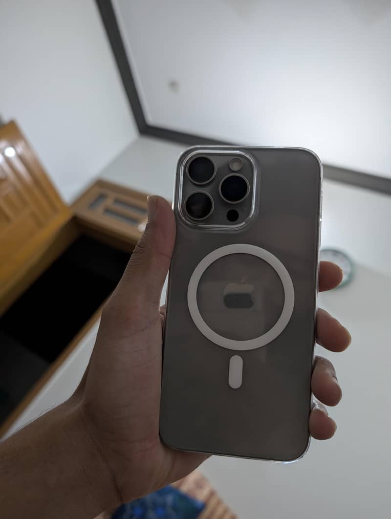 Apple iPhone 15 Pro Max 0