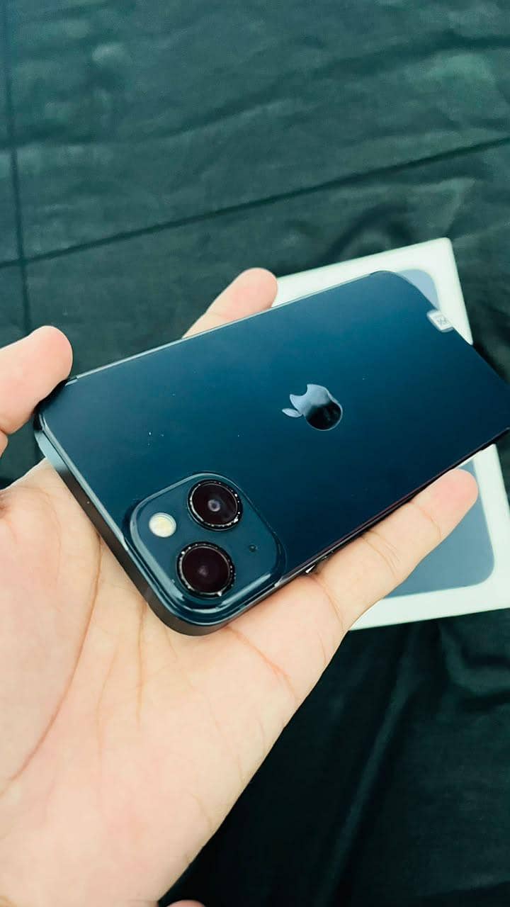 Apple iPhone 13 1