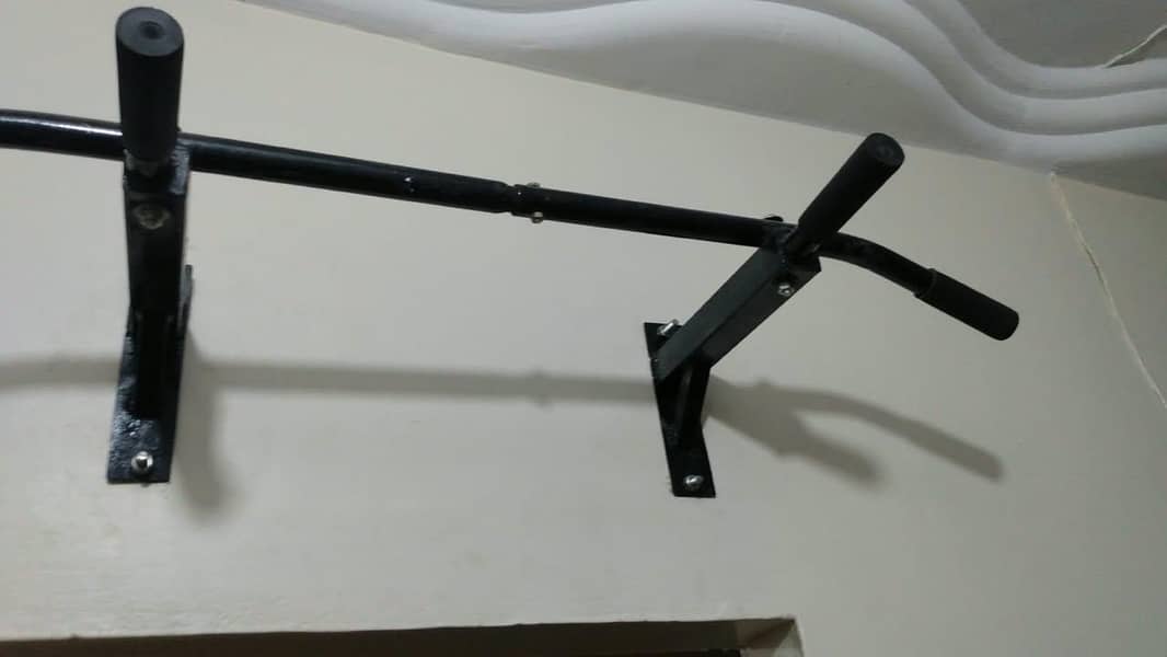 pull up bar wall mounted 2