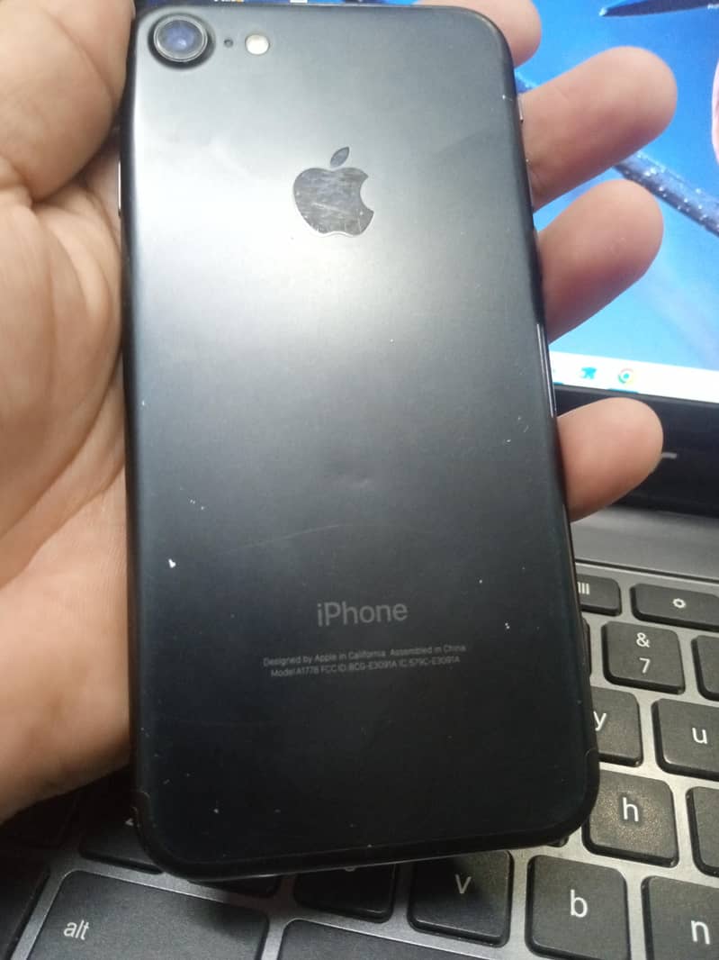 Apple iPhone 7 1
