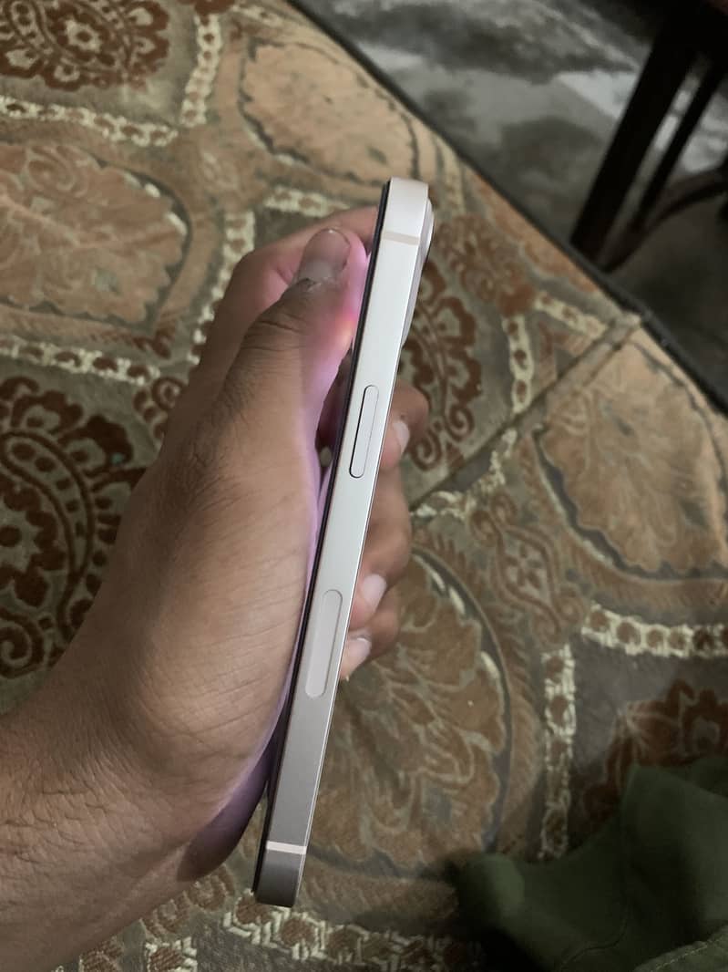 Apple iPhone 13 2