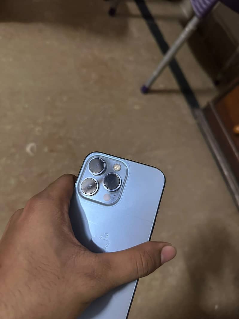 Apple iPhone 13 Pro 2