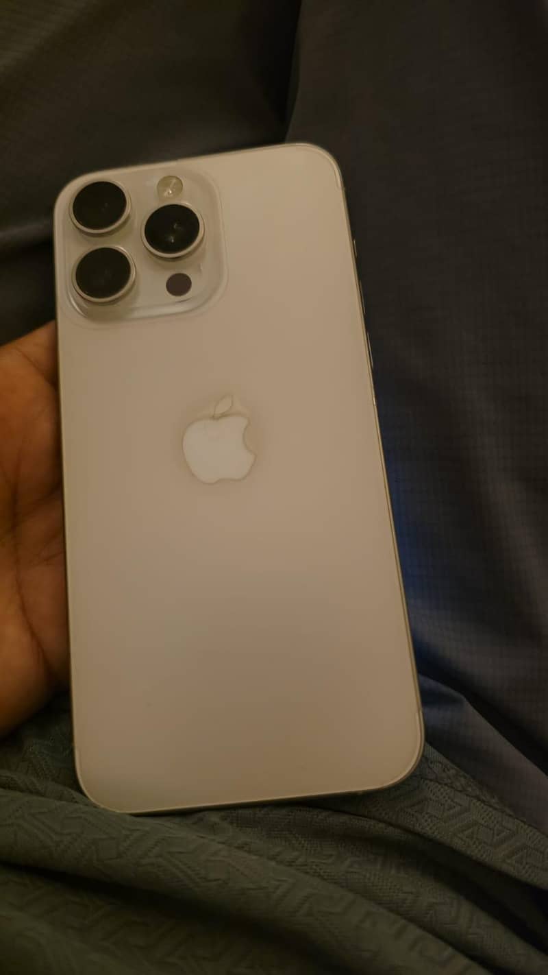 Apple iPhone 15 Pro Max 0