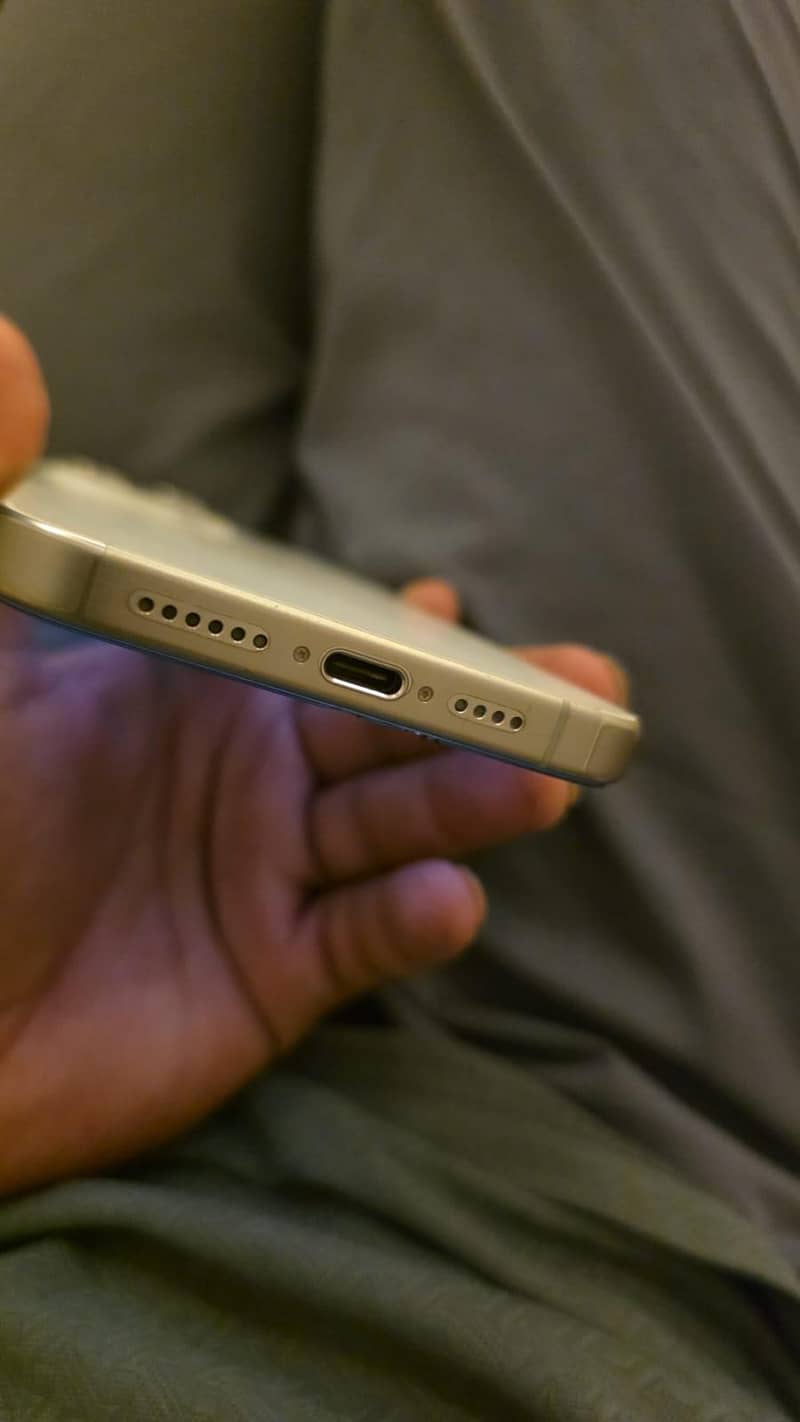 Apple iPhone 15 Pro Max 1