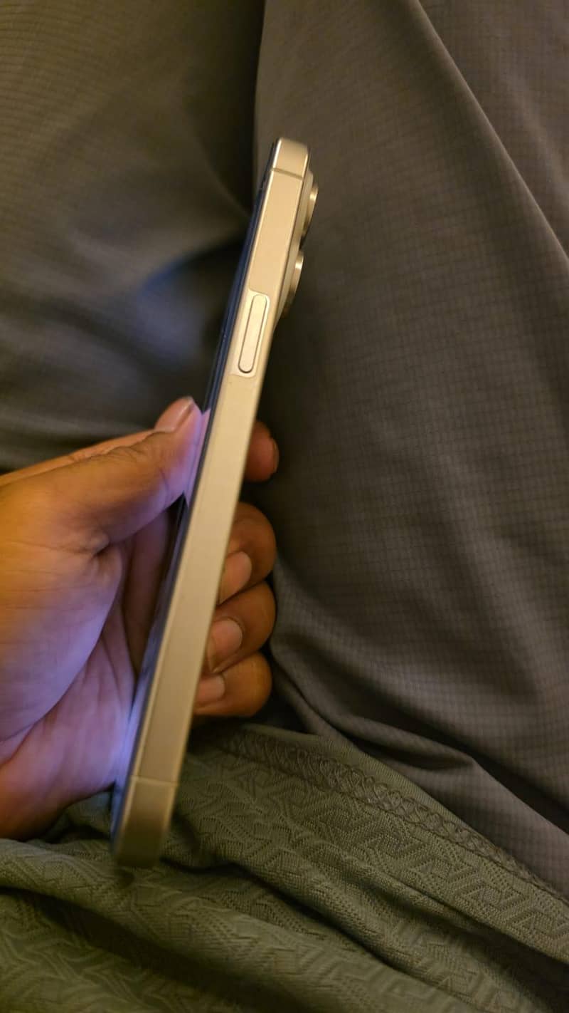 Apple iPhone 15 Pro Max 4