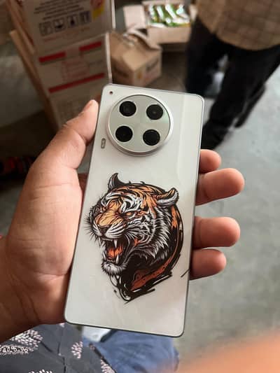 Tecno CAMON 30