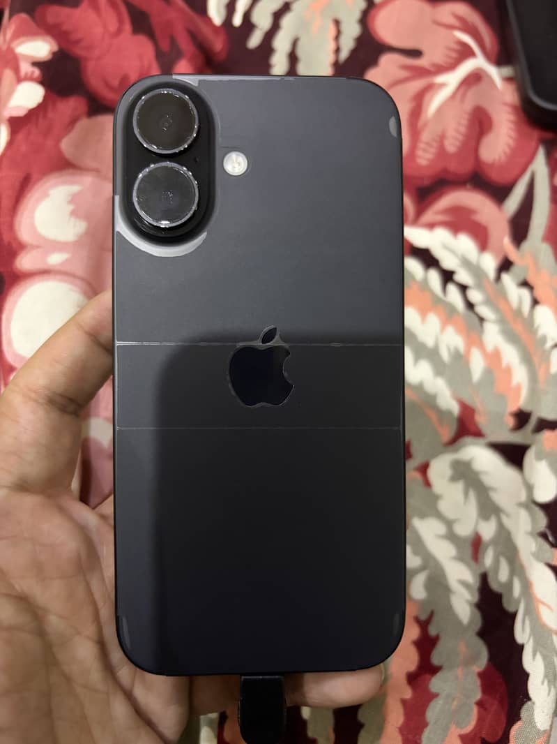 Apple iPhone 16 1