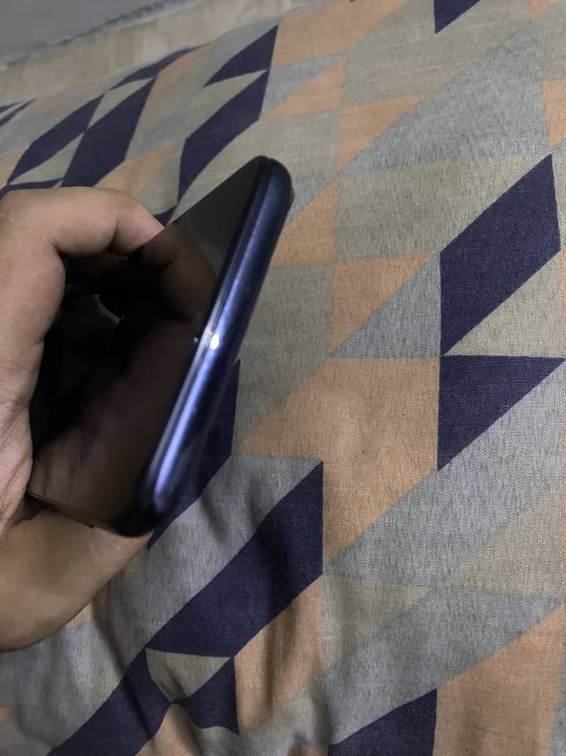 Samsung Mobile A70 3