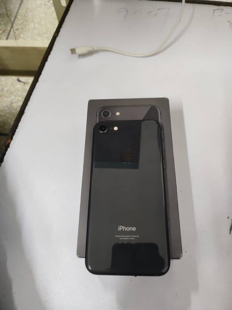 Apple iPhone 8 0