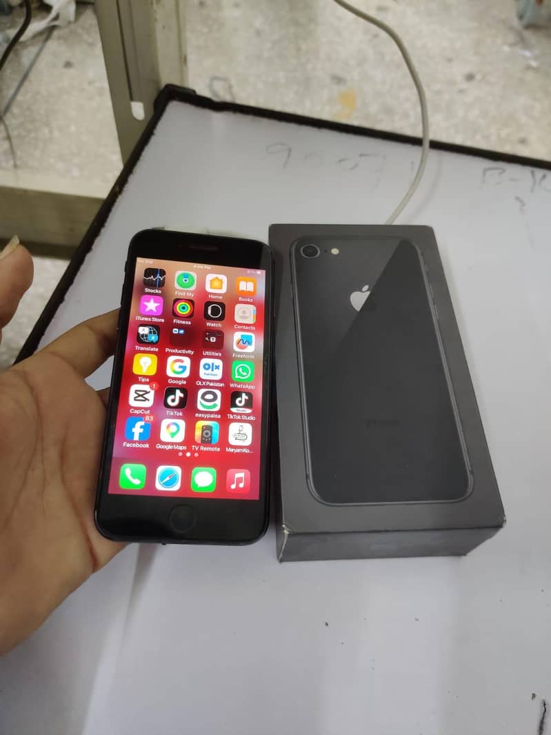 Apple iPhone 8 1