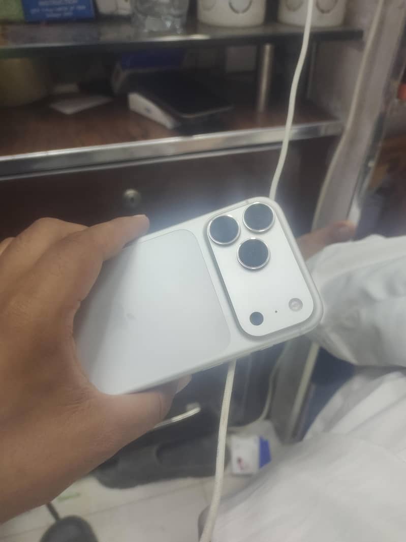 Apple iPhone 17 Pro Max 1