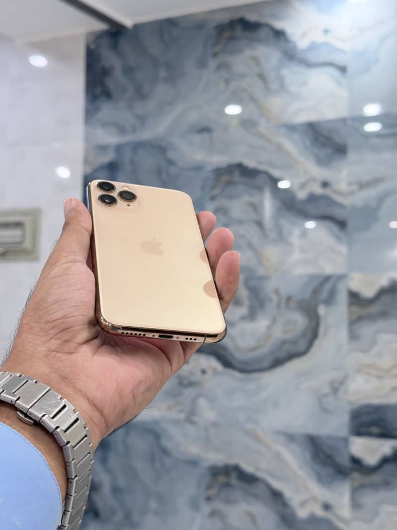 Apple iPhone 11 Pro 1