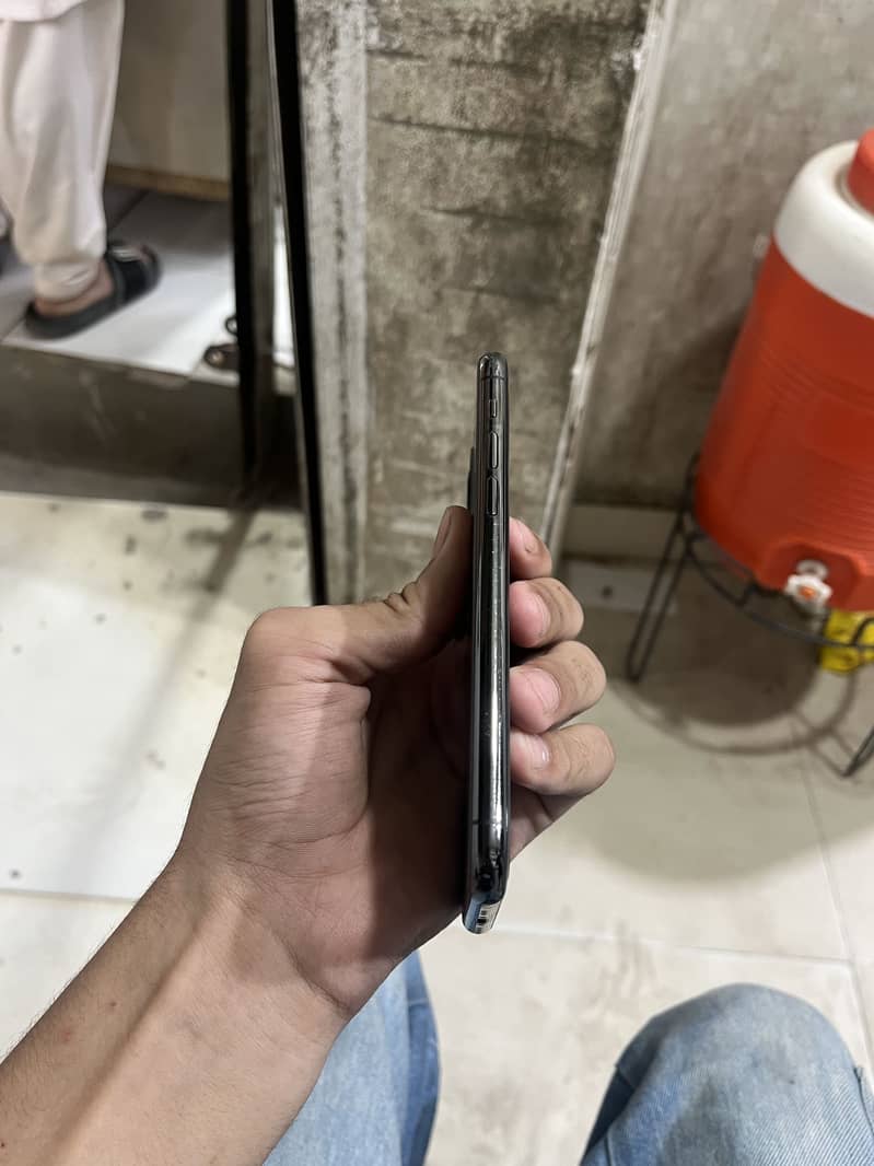 Apple iPhone 11 Pro 2