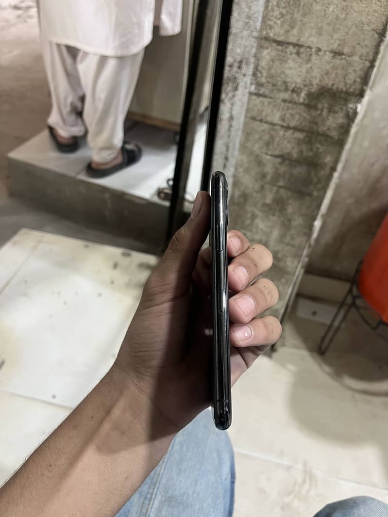 Apple iPhone 11 Pro 3