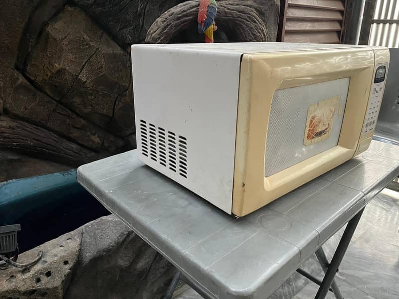 Dawlance Microwave Oven 1