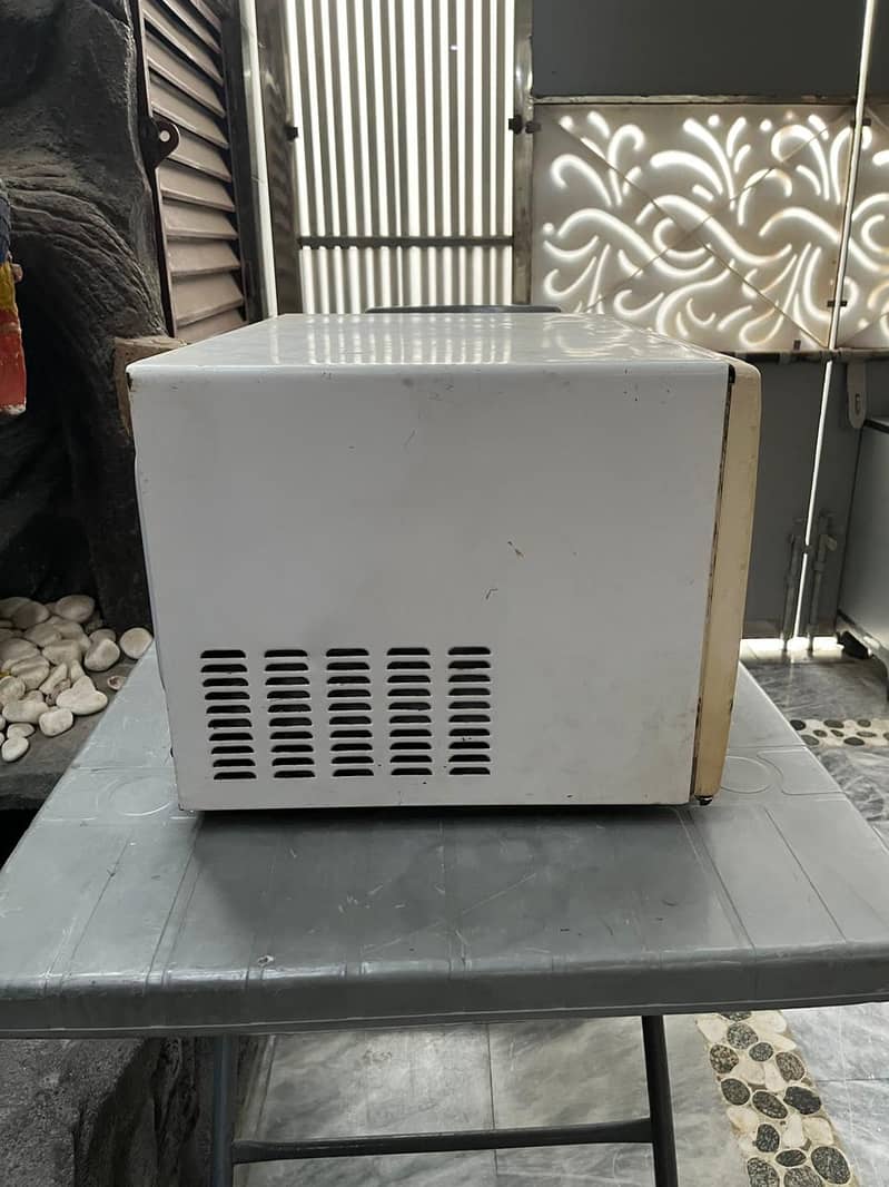 Dawlance Microwave Oven 2